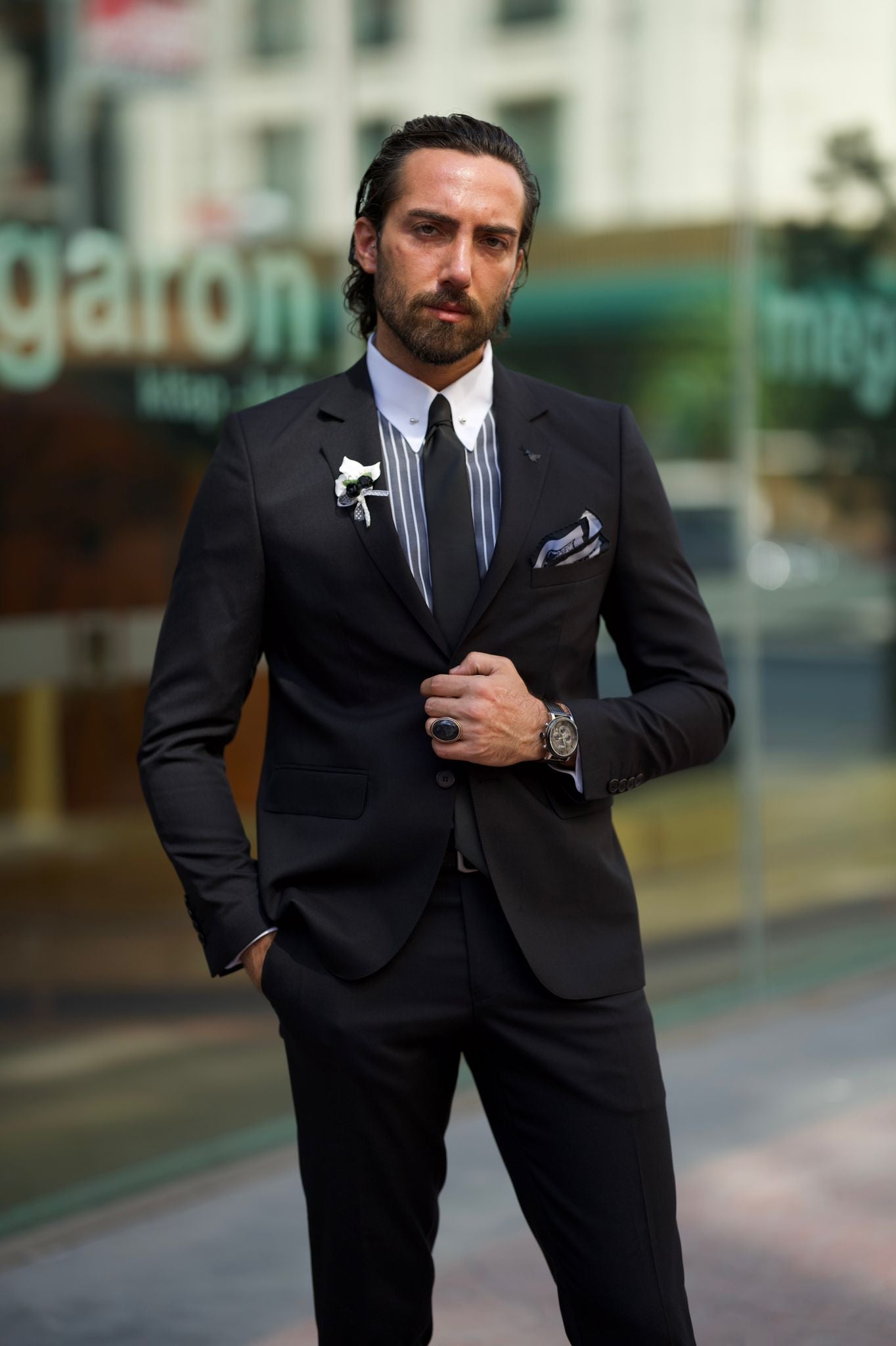 GentWith Laughlin Black Slim Fit Notch Lapel Suit