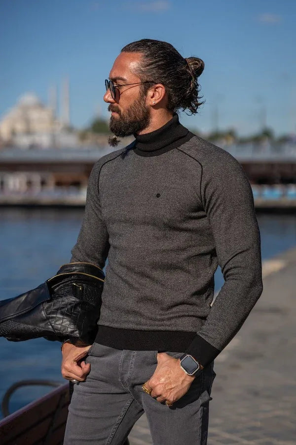 GentWith Rapid Black Turtleneck Sweater
