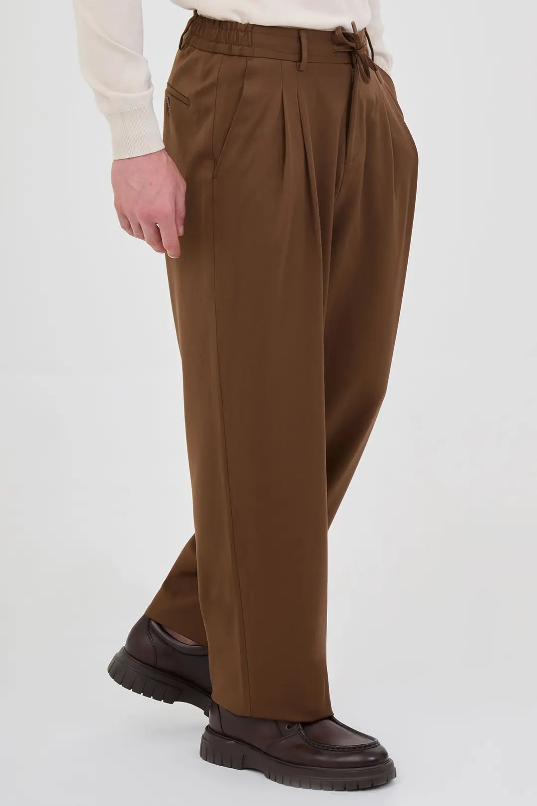 Men's Pleated Drawstring Trousers Brown