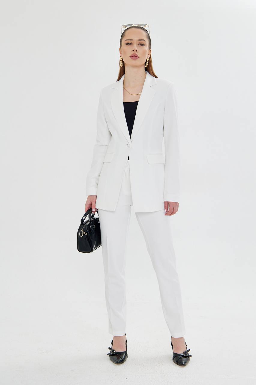 Woman wearing a white suit