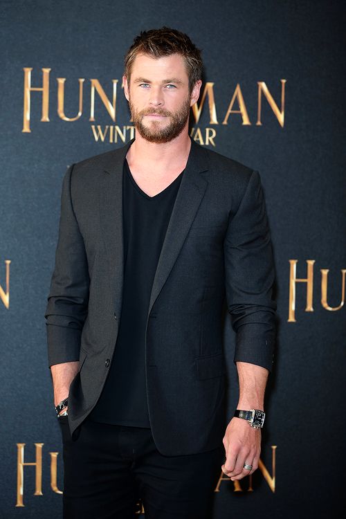 Chris Hemsworth in Black Blazer