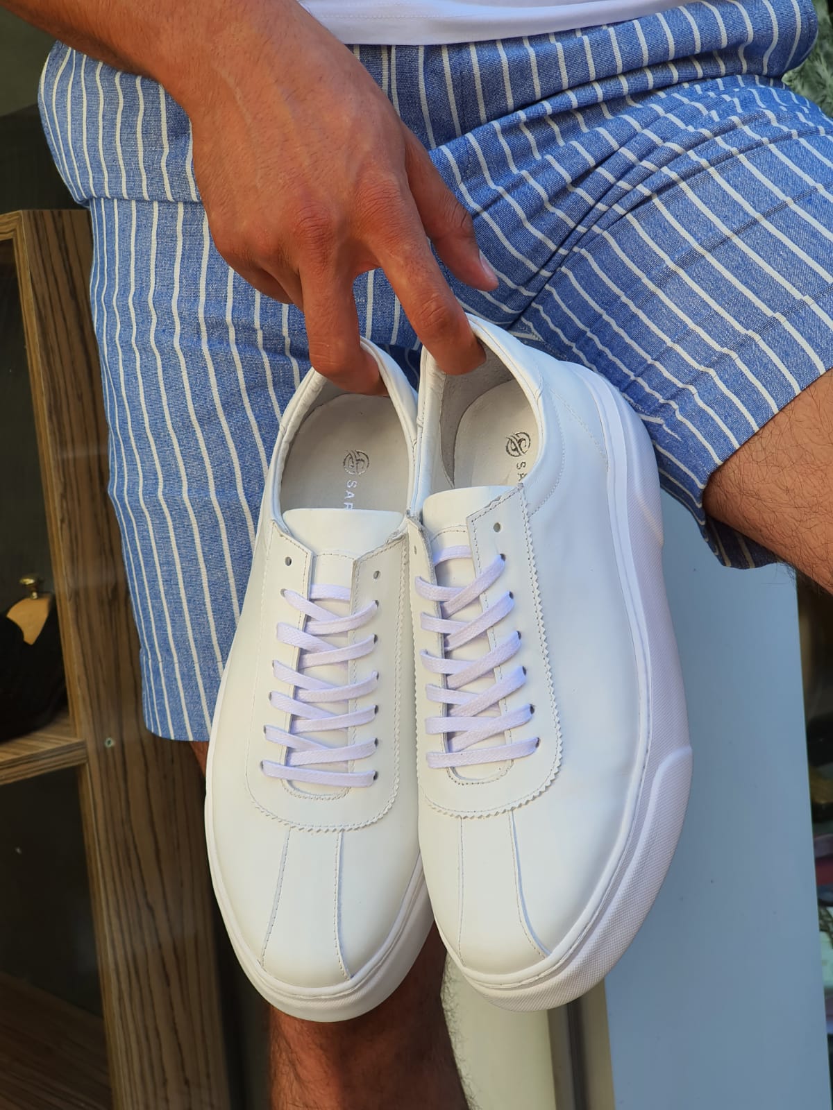 GentWith Bellingham White Laced Sneakers 