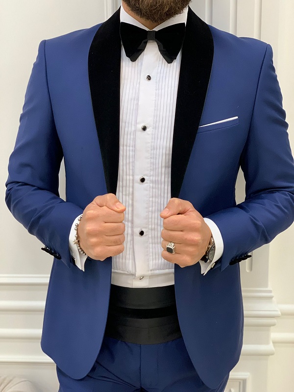 https://gentwith.com/wp-content/uploads/2021/10/GentWith-Norfolk-Blue-Slim-Fit-Velvet-Shawl-Lapel-Cummerbund-Tuxedo-3.jpeg