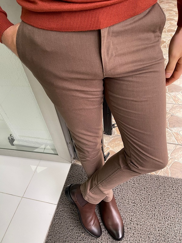 https://gentwith.com/wp-content/uploads/2022/01/GentWith-Hazard-Brown-Slim-Fit-Cotton-Lycra-Pants-2.jpeg