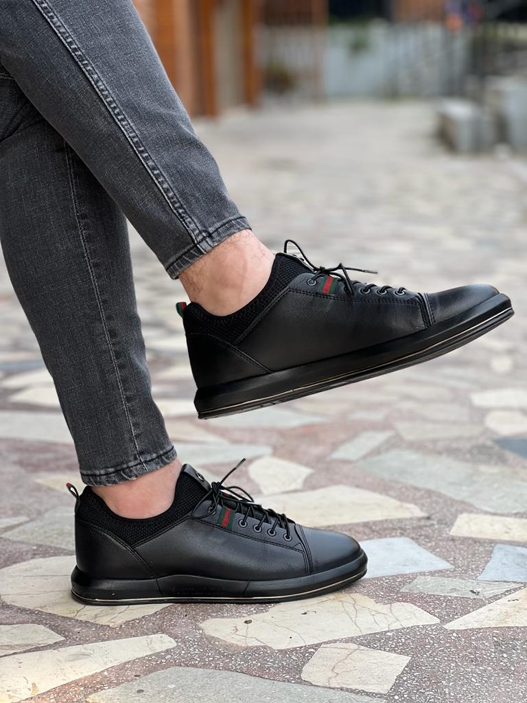 Black Lace Up Low-Top Sneakers for Men by GentWith.com