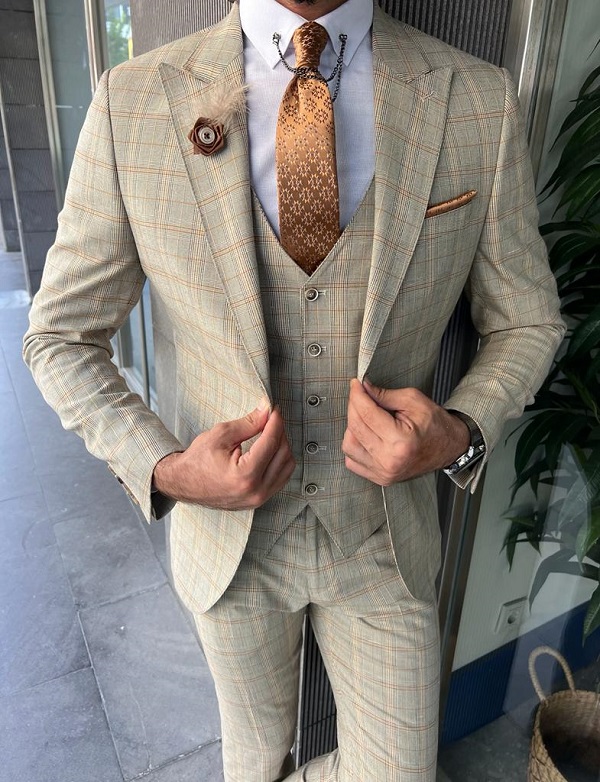 GentWith Tampa Camel Slim Fit Peak Lapel Plaid Suit