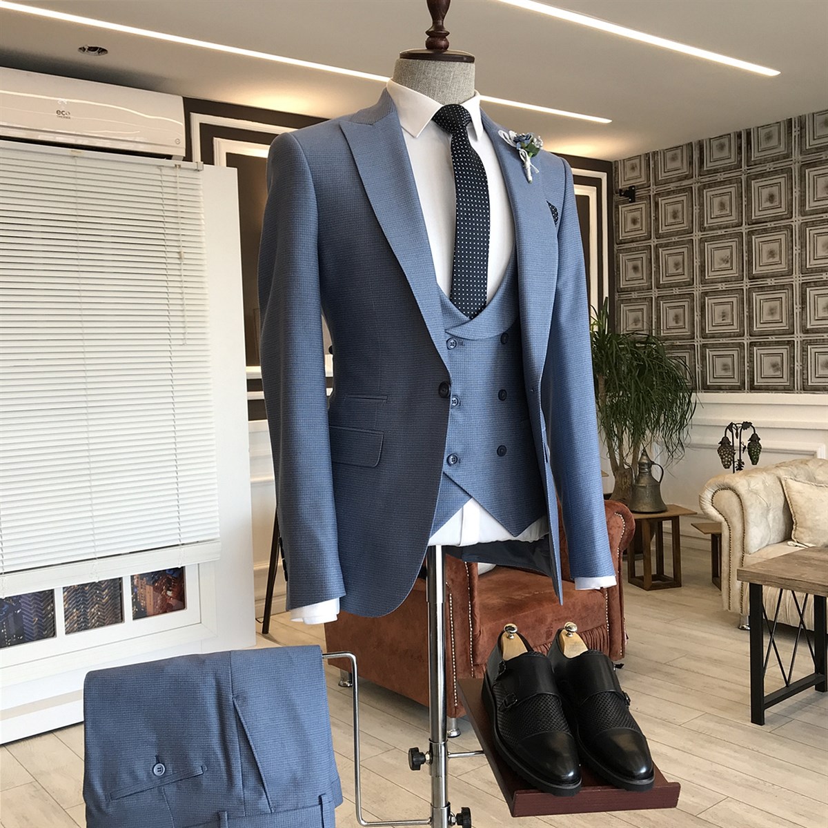 Blue Slim Fit Peak Lapel Suit for Men by GentWith.com