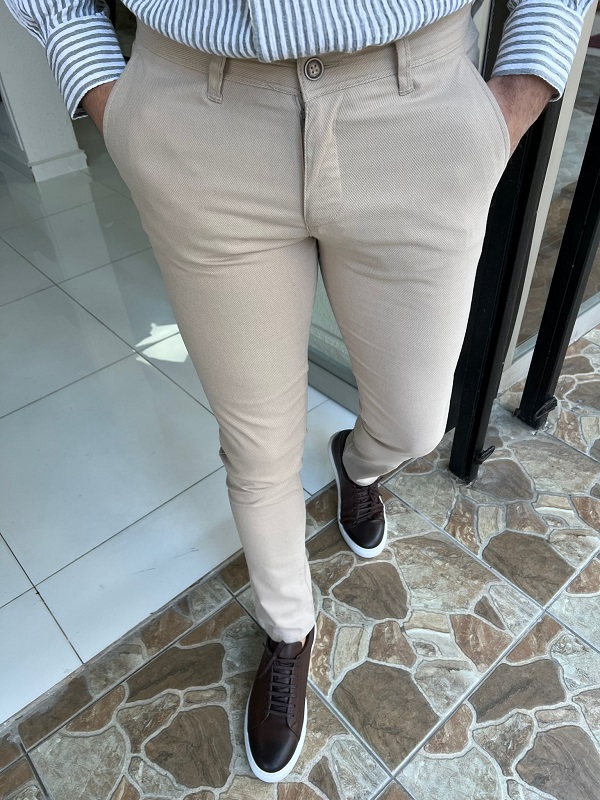 https://gentwith.com/wp-content/uploads/2022/03/GentWith-Rockford-Beige-Slim-Fit-Cotton-Pants-3.jpeg