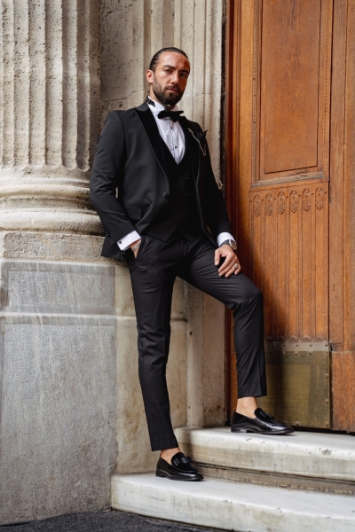 Black Slim Fit Velvet Peak Lapel Tuxedo